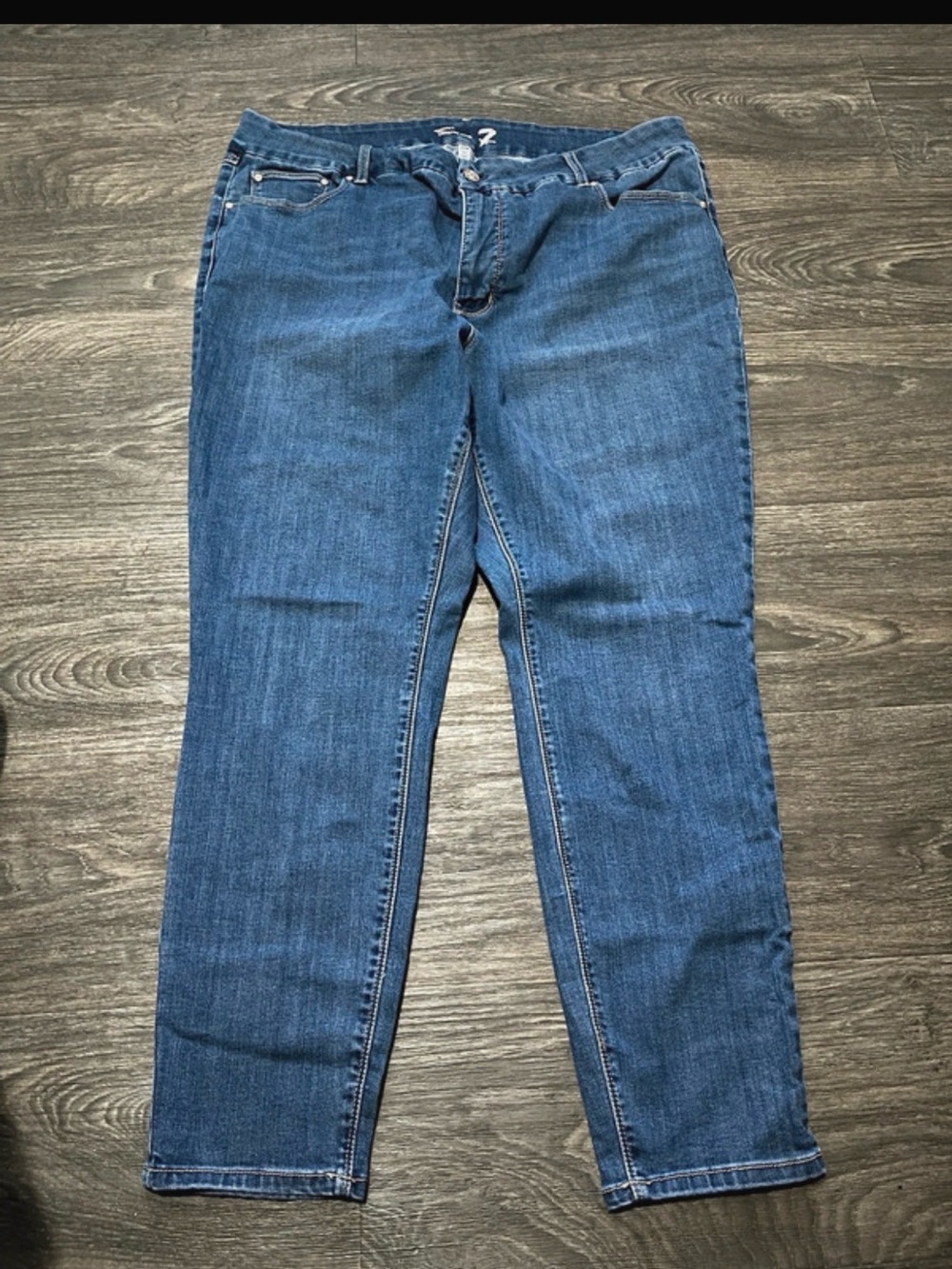 Seven7 Women's Medium Blue Straight-Leg Jeans